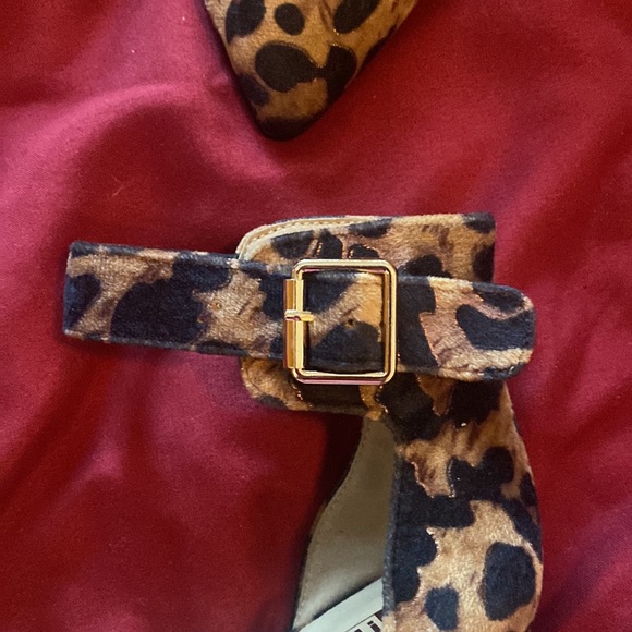 Bronze infused leopard print heels! - Picture 5 of 6